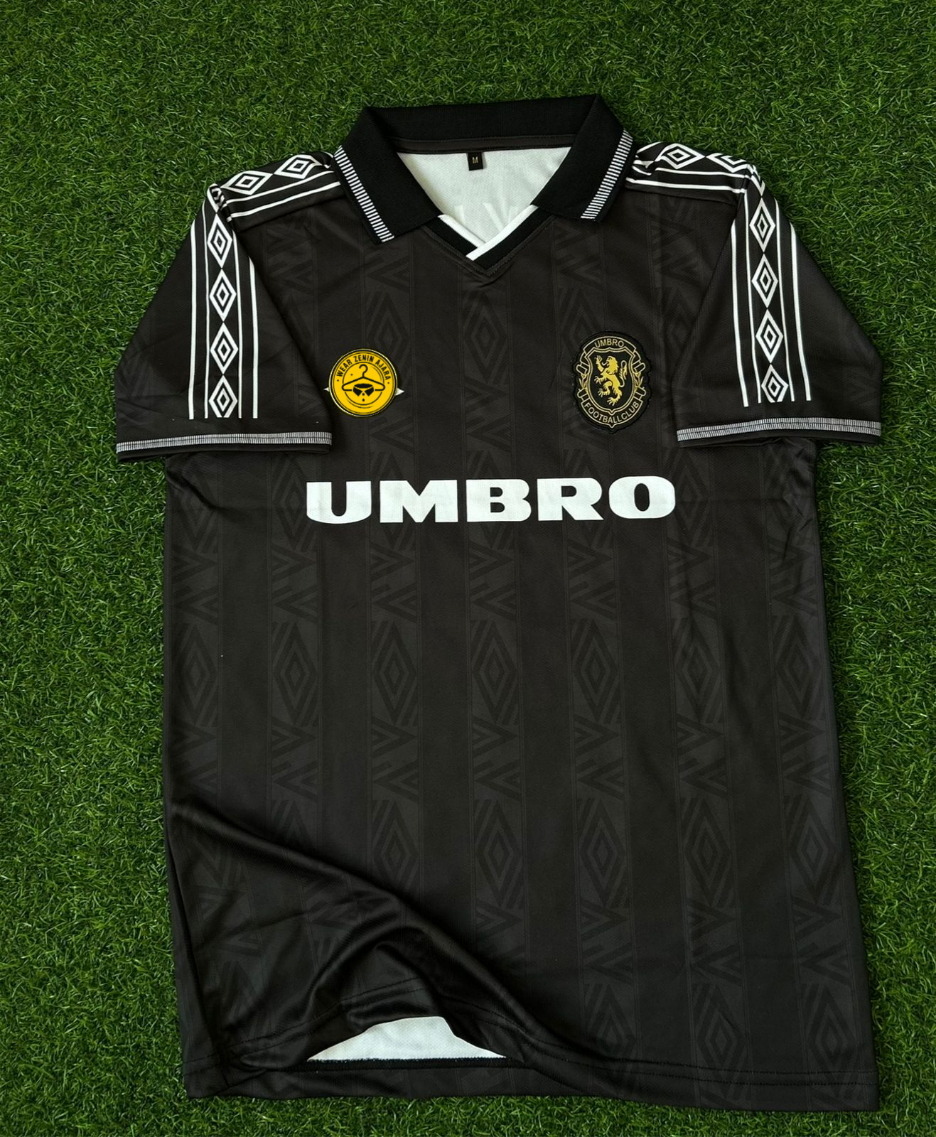 UMBRO BLACK 90s FOOTBALL JERSEY, HALFSLEEVE POLO EMBRODERY