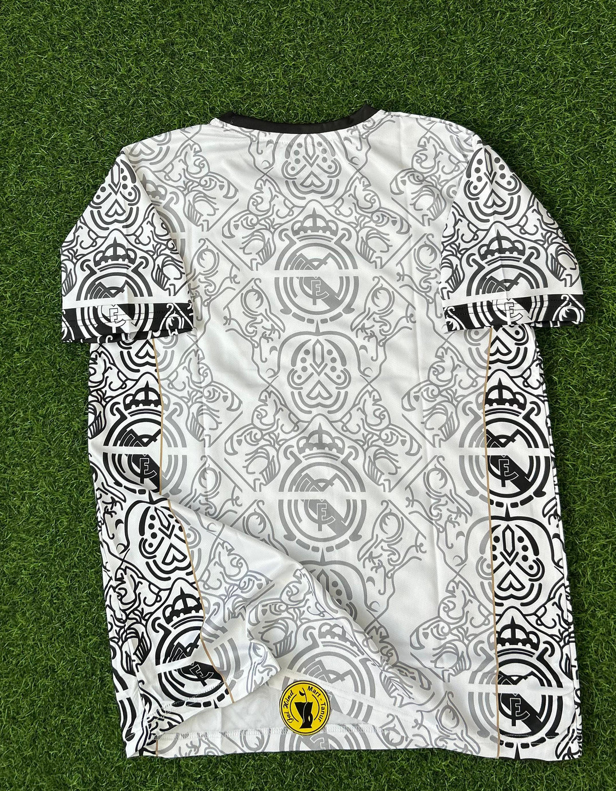 REAL MADRID SPECIAL EDITION KIT, HALFSLEEVE EMBROIDERY