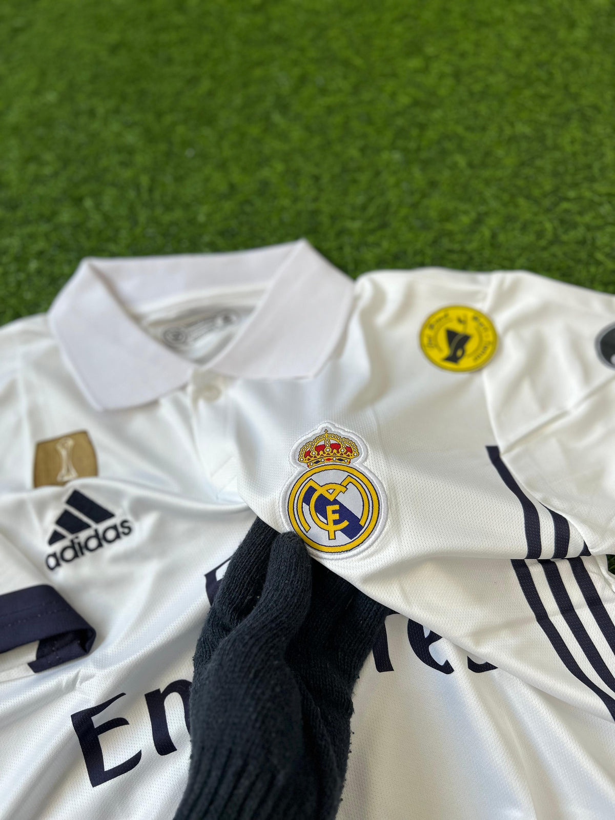 REAL MADRID 2016-17 HOME KIT. HALFSLEEVE POLO EMBROIDERY